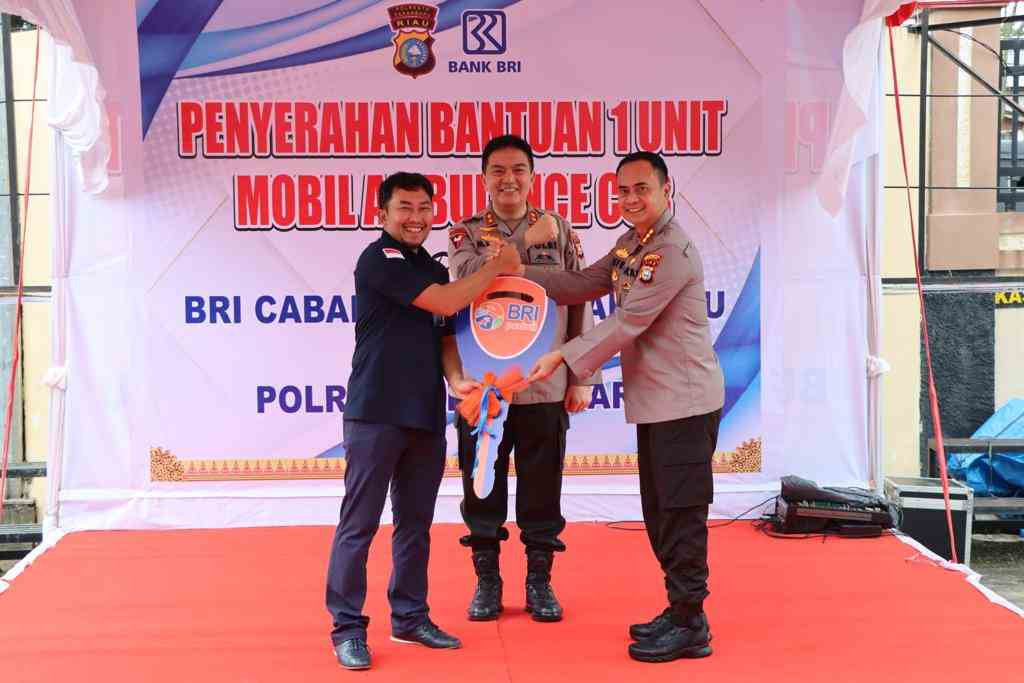 BRI Serahkan Satu Ambulans untuk Polresta Pekanbaru